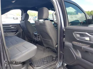 2021 Ram 1500 Big Horn z VIN 1C6SRFMT4MN663514, wystawiony jako IAAI lot #42419526 z przebiegiem 47 568 mil mil oraz . Historia ofert i sprzedaży dostępna na DreamBid. Obrazek 8.