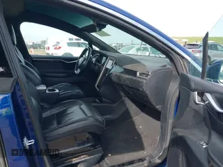 2016 Tesla Model X 70D z VIN 5YJXCAE29GF015890, wystawiony jako IAAI lot #41637564 z przebiegiem 145 848 mil mil oraz . Historia ofert i sprzedaży dostępna na DreamBid. Obrazek 5.
