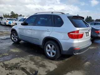 2008 BMW X5 3.0si with VIN 5UXFE43588L030785, listed as a Copart auction lot 46093105 with 122,328 mi miles and Salvage Title. Bid and sale history available at carsss.com. Image 2.