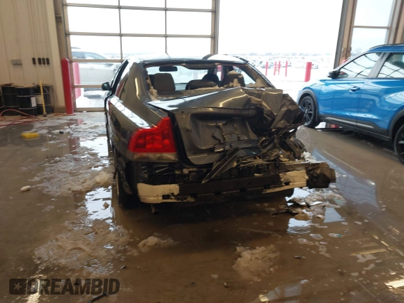 2004 Volvo S60 с VIN YV1RS61T842344192, выставлен на аукционе IAAI как лот 41278520 с пробегом Не указан миль и . История ставок и продаж доступна на DreamBid. Изображение 18.