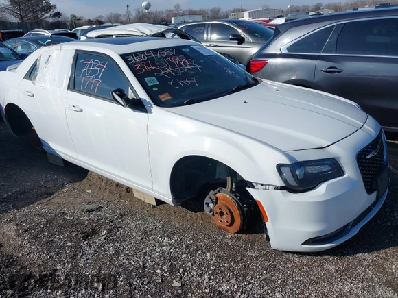 2015 Chrysler 300 S z VIN 2C3CCABG7FH767129, wystawiony jako IAAI lot #38651797 z przebiegiem 125 210 mil mil oraz . Historia ofert i sprzedaży dostępna na DreamBid. Obrazek 1.
