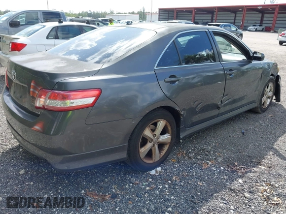 2011 Toyota Camry LE z VIN 4T1BF3EK8BU743564, wystawiony jako IAAI lot #41795818 z przebiegiem 168 877 mil mil oraz . Historia ofert i sprzedaży dostępna na DreamBid. Obrazek 4.