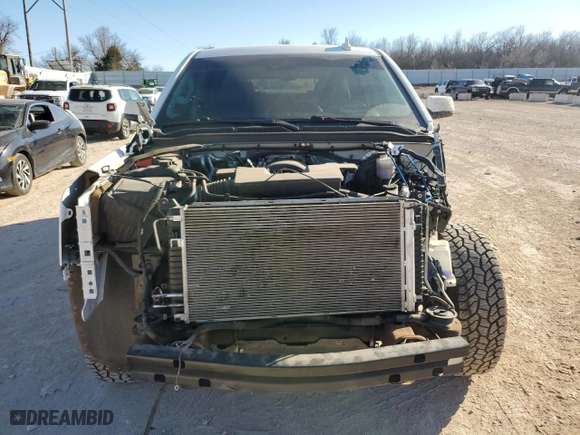 2017 GMC Yukon XL SLT with VIN 1GKS2GKC9HR180738, listed as a Copart auction lot 46830145 with 118,931 mi miles and Salvage Title. Bid and sale history available at carsss.com. Image 5.