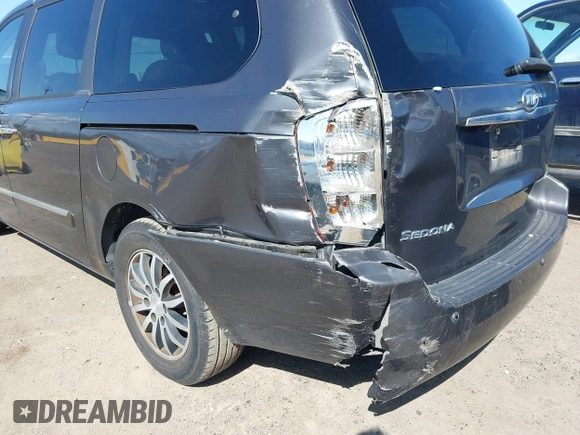 2012 Kia Sedona EX with VIN KNDMH4C79C6465307, listed as a IAAI auction lot 41958886 with 146,130 mi miles. Bid and sale history available at carsss.com. Image 17.