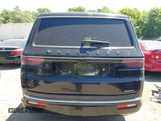 2024 Jeep Wagoneer Series II с VIN 1C4SJRBP1RS177002, выставлен на аукционе IAAI как лот 42575347 с пробегом 27 614 миль миль и . История ставок и продаж доступна на DreamBid. Изображение 16.
