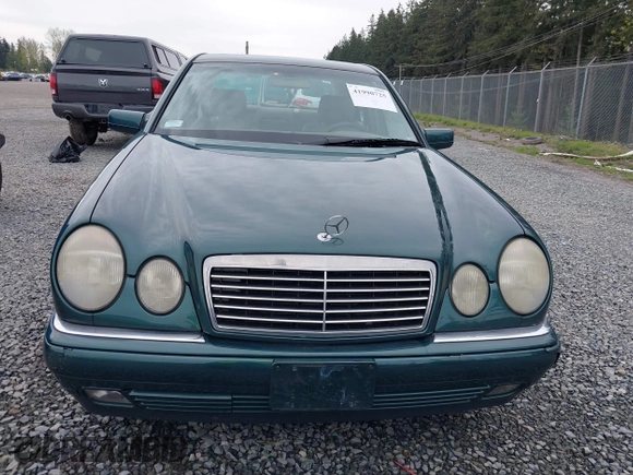 1998 Mercedes-Benz E-Class with VIN WDBJF65FXWA589630, listed as a IAAI auction lot 41990725 with 102,149 mi miles. Bid and sale history available at carsss.com. Image 12.