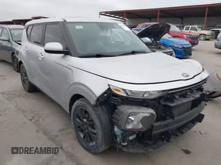 2021 Kia Soul EX with VIN KNDJ33AU9M7779006, listed as a IAAI auction lot 41769865 with 30,287 mi miles. Bid and sale history available at carsss.com. Image 1.