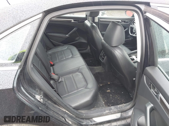 2017 Volkswagen Passat SE z VIN 1VWGT7A30HC031442, wystawiony jako IAAI lot #42008142 z przebiegiem 171 069 mil mil oraz . Historia ofert i sprzedaży dostępna na DreamBid. Obrazek 8.