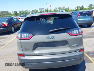 2020 Jeep Cherokee Latitude Plus z VIN 1C4PJLLB8LD648936, wystawiony jako IAAI lot #42026366 z przebiegiem 82 387 mil mil oraz . Historia ofert i sprzedaży dostępna na DreamBid. Obrazek 17.
