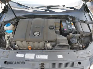 2013 Volkswagen Passat SE z VIN 1VWBP7A39DC100136, wystawiony jako IAAI lot #42071240 z przebiegiem 251 825 mil mil oraz . Historia ofert i sprzedaży dostępna na DreamBid. Obrazek 10.