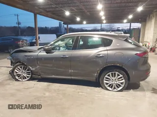 2021 Maserati Levante GranLusso with VIN ZN661XUL4MX372196, listed as a IAAI auction lot 41012396 with 37,600 mi miles. Bid and sale history available at carsss.com. Image 15.