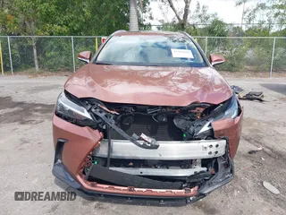 2025 Lexus NX 250 z VIN 2T2ADCAZ5SC019123, wystawiony jako IAAI lot #41485688 z przebiegiem 4 189 mil mil oraz . Historia ofert i sprzedaży dostępna na DreamBid. Obrazek 6.