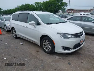 2020 Chrysler Pacifica Touring L z VIN 2C4RC1BG2LR285406, wystawiony jako IAAI lot #42268569 z przebiegiem 93 041 mil mil oraz . Historia ofert i sprzedaży dostępna na DreamBid. Obrazek 1.