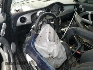 2006 MINI Hardtop S z VIN WMWRE335X6TL20674, wystawiony jako Copart lot #51828915 z przebiegiem Nie podano mil oraz Nie do naprawy • Non repairable. Historia ofert i sprzedaży dostępna na DreamBid. Obrazek 8.