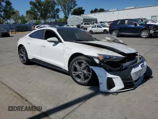 2024 Audi e-tron GT Premium Plus z VIN WAUFJBFW6R7002867, wystawiony jako Copart lot #65195534 z przebiegiem Nie podano mil oraz Szkody całkowita. Historia ofert i sprzedaży dostępna na DreamBid. Obrazek 4.