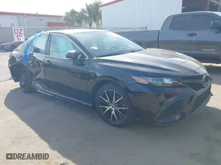 2022 Toyota Camry SE with VIN 4T1T11AK4NU639042, listed as a IAAI auction lot 41064319 with 33,078 mi miles. Bid and sale history available at carsss.com. Image 1.