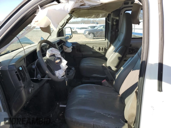 2011 Chevrolet Express Cargo Van with VIN 1GCWGGFAXB1150161, listed as a Copart auction lot 86826564 with 261,863 mi miles and Salvage Title. Bid and sale history available at carsss.com. Image 7.