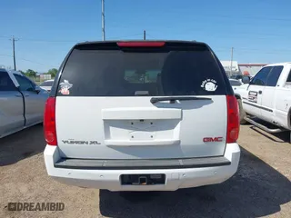 2009 GMC Yukon XL SLT w/4SB with VIN 1GKFC36J49R210309, listed as a IAAI auction lot 42025315 with 236,004 mi miles. Bid and sale history available at carsss.com. Image 16.