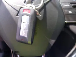 2024 Mitsubishi Outlander S z VIN JA4ARUAU3RU015370, wystawiony jako IAAI lot #42419186 z przebiegiem 26 526 mil mil oraz . Historia ofert i sprzedaży dostępna na DreamBid. Obrazek 11.