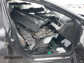 2025 Toyota Camry LE z VIN 4T1DAACK8SU073156, wystawiony jako IAAI lot #41964628 z przebiegiem 9 193 mil mil oraz . Historia ofert i sprzedaży dostępna na DreamBid. Obrazek 5.