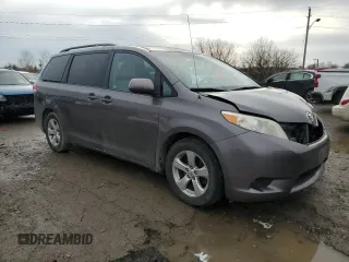 2013 Toyota Sienna LE AAS with VIN 5TDKK3DC4DS335337, listed as a Copart auction lot 46580215 with 215,477 mi miles and Salvage Title. Bid and sale history available at carsss.com. Image 4.