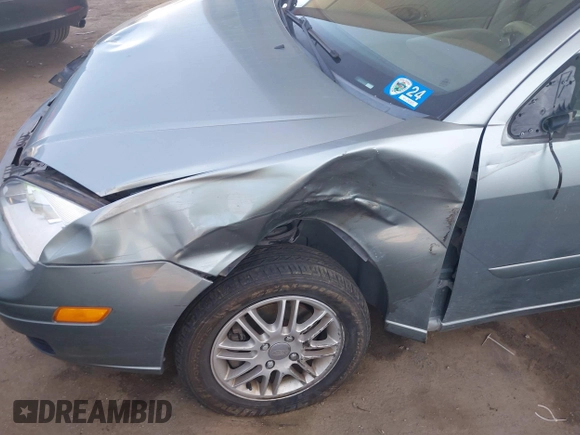 2005 Ford Focus S with VIN 1FAFP34N05W276945, listed as a IAAI auction lot 41889586 with 253,219 mi miles. Bid and sale history available at carsss.com. Image 6.