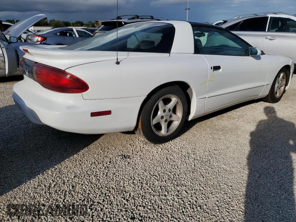 1997 Pontiac Firebird Firebird z VIN 2G2FS22K5V2232134, wystawiony jako Copart lot #74087964 z przebiegiem Nie podano mil oraz Szkoda całkowita • Salvage title. Historia ofert i sprzedaży dostępna na DreamBid. Obrazek 3.