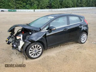 2018 Ford Fiesta Titanium z VIN 3FADP4FJ0JM103377, wystawiony jako Copart lot #60482053 z przebiegiem 53 626 mil mil oraz . Historia ofert i sprzedaży dostępna na DreamBid. Obrazek 1.
