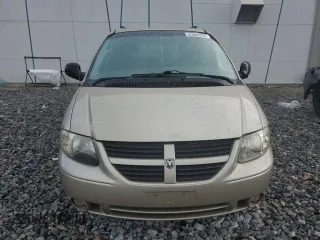 2005 Dodge Caravan SXT with VIN 2D4GP44L45R260651, listed as a Copart auction lot 55804905 with 131,795 mi miles and Salvage Title. Bid and sale history available at DreamBid. Image 5.