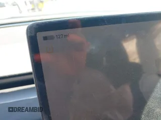 2025 Tesla Model 3 Long Range z VIN 5YJ3E1EA1SF876795, wystawiony jako IAAI lot #41967853 z przebiegiem 8 328 mil mil oraz . Historia ofert i sprzedaży dostępna na DreamBid. Obrazek 18.