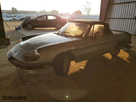 1984 Alfa Romeo Alfa Romeo Veloce with VIN ZARBA5419E1020406, listed as a Copart auction lot 83346654 with 81,986 mi miles and Non Repairable. Bid and sale history available at carsss.com. Image 1.