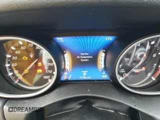 2020 Maserati Levante S z VIN ZN661YUA6LX344595, wystawiony jako Copart lot #82398973 z przebiegiem 71 764 mil mil oraz . Historia ofert i sprzedaży dostępna na DreamBid. Obrazek 9.
