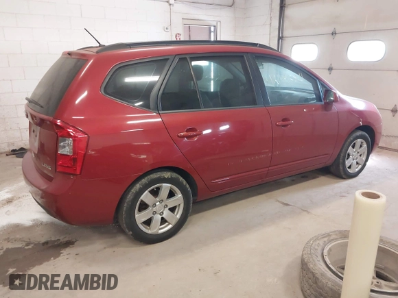 2008 Kia Rondo LX with VIN KNAFG526X87136219, listed as a IAAI auction lot 42149438 with 74,472 mi miles. Bid and sale history available at carsss.com. Image 4.