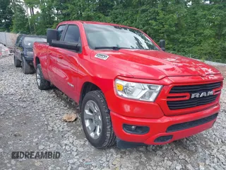 2021 Ram 1500 Lone Star z VIN 1C6RREBT0MN828129, wystawiony jako IAAI lot #42268306 z przebiegiem 105 958 mil mil oraz . Historia ofert i sprzedaży dostępna na DreamBid. Obrazek 1.