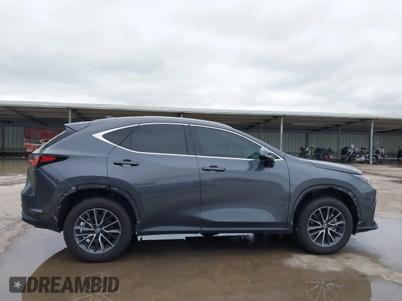 2024 Lexus NX 250 Premium z VIN 2T2GDCAZ7RC015465, wystawiony jako IAAI lot #42171196 z przebiegiem 14 322 mil mil oraz . Historia ofert i sprzedaży dostępna na DreamBid. Obrazek 14.