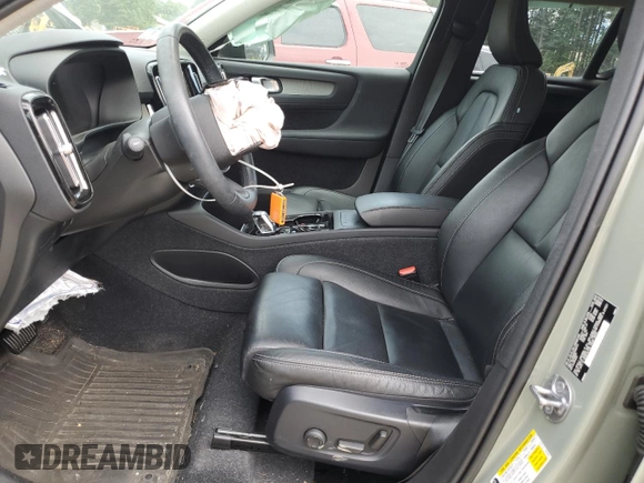 2023 Volvo XC40 Plus Dark Theme с VIN YV4L12UW6P2050773, выставлен на аукционе Copart как лот 62941745 с пробегом 39 865 миль миль и Списание • Salvage title. История ставок и продаж доступна на DreamBid. Изображение 7.