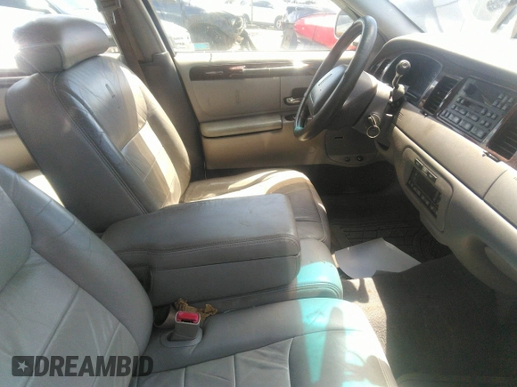 1998 Lincoln Town Car Signature with VIN 1LNFM82W4WY672955, listed as a IAAI auction lot 42211994 with 162,058 mi miles and . Bid and sale history available at DreamBid. Image 5.