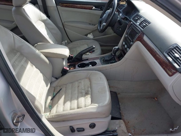 2013 Volkswagen Passat TDI SEL Premium with VIN 1VWCN7A37DC085808, listed as a IAAI auction lot 41399751 with 121,926 mi miles. Bid and sale history available at carsss.com. Image 5.