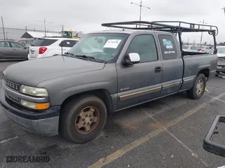 2001 Chevrolet Silverado 1500 LT with VIN 2GCEC19T811330085, listed as a IAAI auction lot 41743350 with 218,533 mi miles. Bid and sale history available at carsss.com. Image 2.