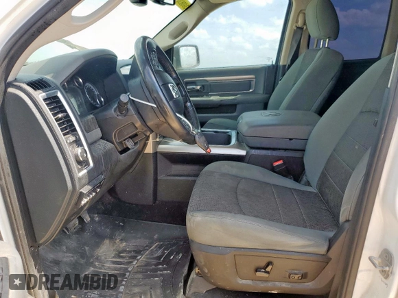 2016 Ram 1500 Big Horn z VIN 1C6RR6GT8GS119274, wystawiony jako Copart lot #57993025 z przebiegiem 111 033 mil mil oraz Szkoda całkowita • Salvage title. Historia ofert i sprzedaży dostępna na DreamBid. Obrazek 7.