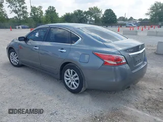 2015 Nissan Altima 2.5 S with VIN 1N4AL3AP1FC454621, listed as a IAAI auction lot 40069022 with 84,296 mi miles. Bid and sale history available at carsss.com. Image 3.