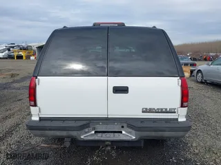 1997 Chevrolet Tahoe with VIN 1GNEK13R7VJ324524, listed as a IAAI auction lot 41623104 with 268,178 mi miles. Bid and sale history available at carsss.com. Image 16.