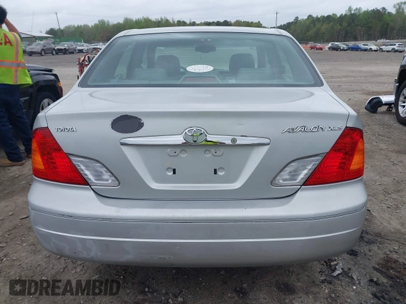 2002 Toyota Avalon XL with VIN 4T1BF28B82U240087, listed as a IAAI auction lot 41699355 with 263,253 mi miles. Bid and sale history available at carsss.com. Image 16.
