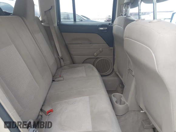 2017 Jeep Patriot Sport SE z VIN 1C4NJRBB7HD179745, wystawiony jako IAAI lot #42123308 z przebiegiem 100 255 mil mil oraz . Historia ofert i sprzedaży dostępna na DreamBid. Obrazek 8.