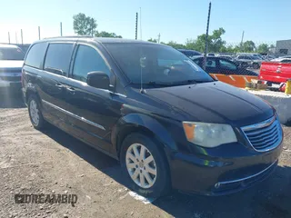2012 Chrysler Town & Country Touring z VIN 2C4RC1BG8CR363753, wystawiony jako IAAI lot #42315230 z przebiegiem 218 193 mil mil oraz . Historia ofert i sprzedaży dostępna na DreamBid. Obrazek 1.