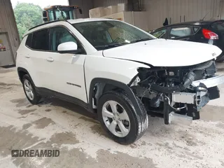 2020 Jeep Compass Altitude z VIN 3C4NJDBB6LT252156, wystawiony jako IAAI lot #42507699 z przebiegiem 47 261 mil mil oraz . Historia ofert i sprzedaży dostępna na DreamBid. Obrazek 1.