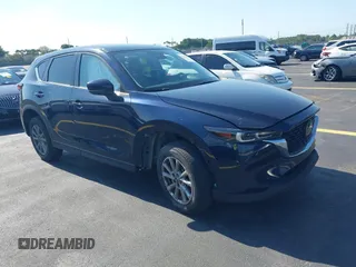2023 Mazda CX-5 S Carbon Edition z VIN JM3KFBCM1P0244646, wystawiony jako IAAI lot #42276907 z przebiegiem 40 603 mil mil oraz . Historia ofert i sprzedaży dostępna na DreamBid. Obrazek 1.