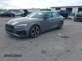 2023 Audi A5 Sportback S line Premium Plus z VIN WAUFACF56PA038023, wystawiony jako IAAI lot #42074137 z przebiegiem 15 998 mil mil oraz . Historia ofert i sprzedaży dostępna na DreamBid. Obrazek 17.