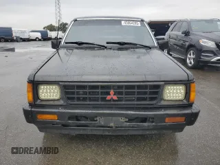 1991 Mitsubishi Mighty Max z VIN JA7FL25W7MP028365, wystawiony jako Copart lot #43964285 z przebiegiem 175 102 mil mil oraz Szkody całkowita. Historia ofert i sprzedaży dostępna na DreamBid. Obrazek 5.