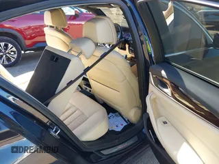2019 BMW 5 Series 530i xDrive z VIN WBAJA7C55KG912518, wystawiony jako IAAI lot #41846385 z przebiegiem 58 262 mil mil oraz . Historia ofert i sprzedaży dostępna na DreamBid. Obrazek 8.